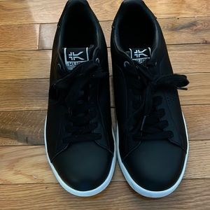 Kuru Roam Black womens size 9.5